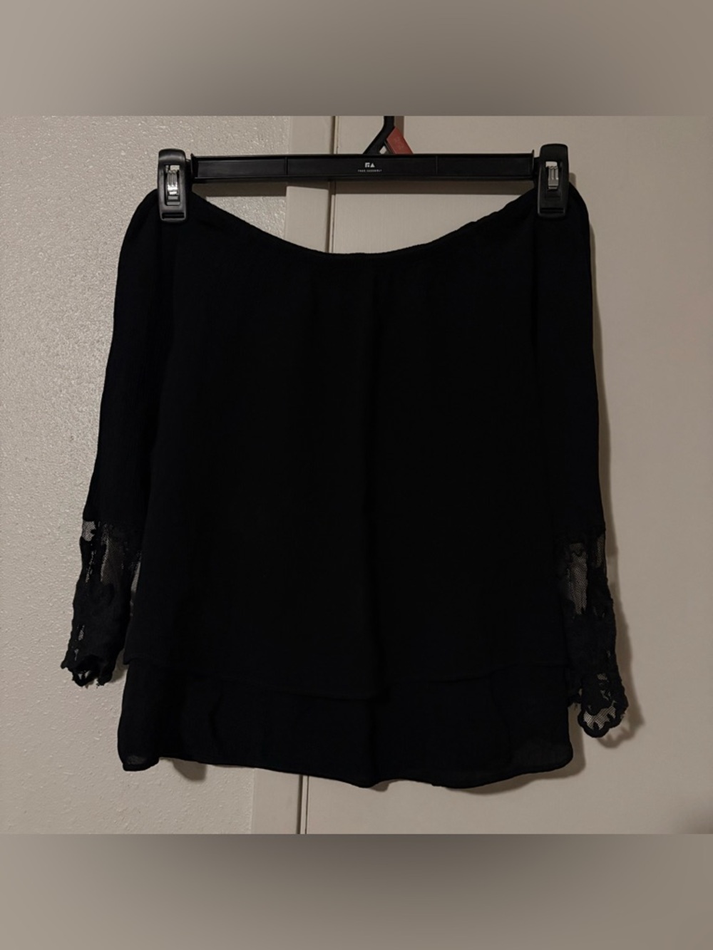 Black Off-Shoulder Layered Flowy Long Sleeve Laced Blouse Size 4